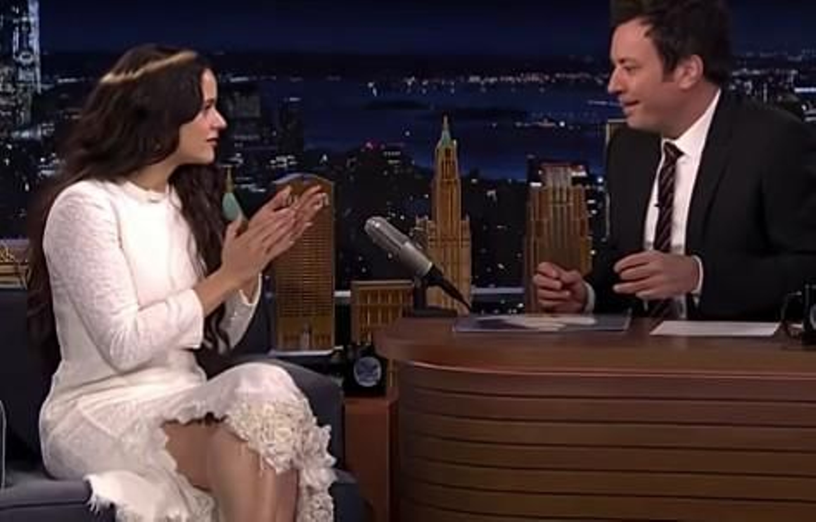 Rosalía en The Tonight Show, el programa de Jimmy Fallon.