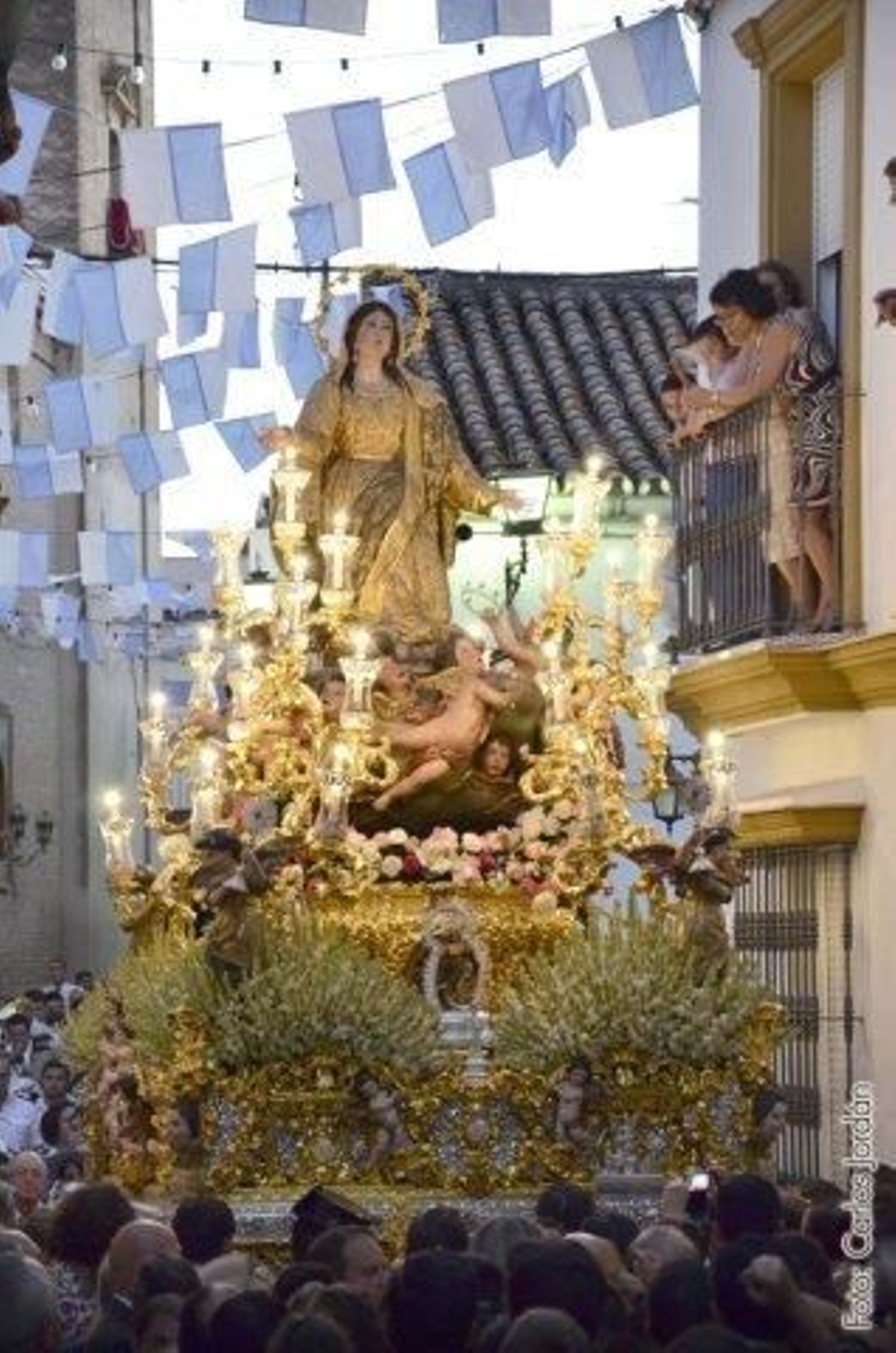 Las calles engalanadas reciben a la Virgen de la Asunción
