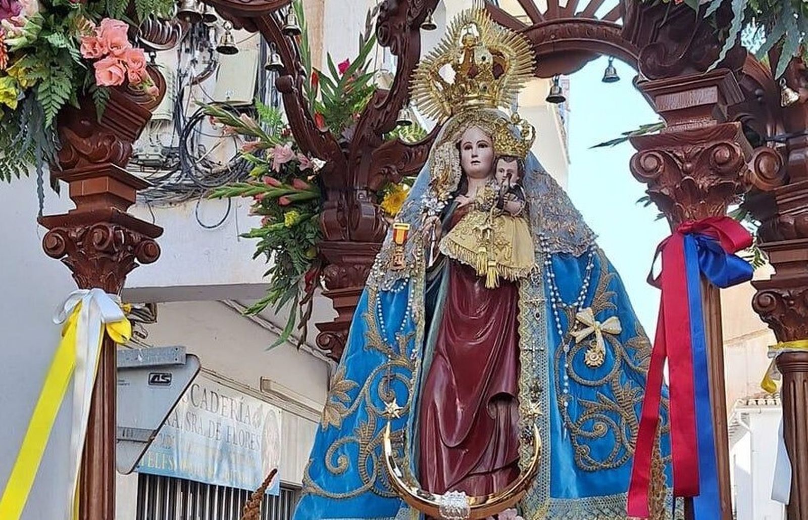 La figura de la Virgen de Flores