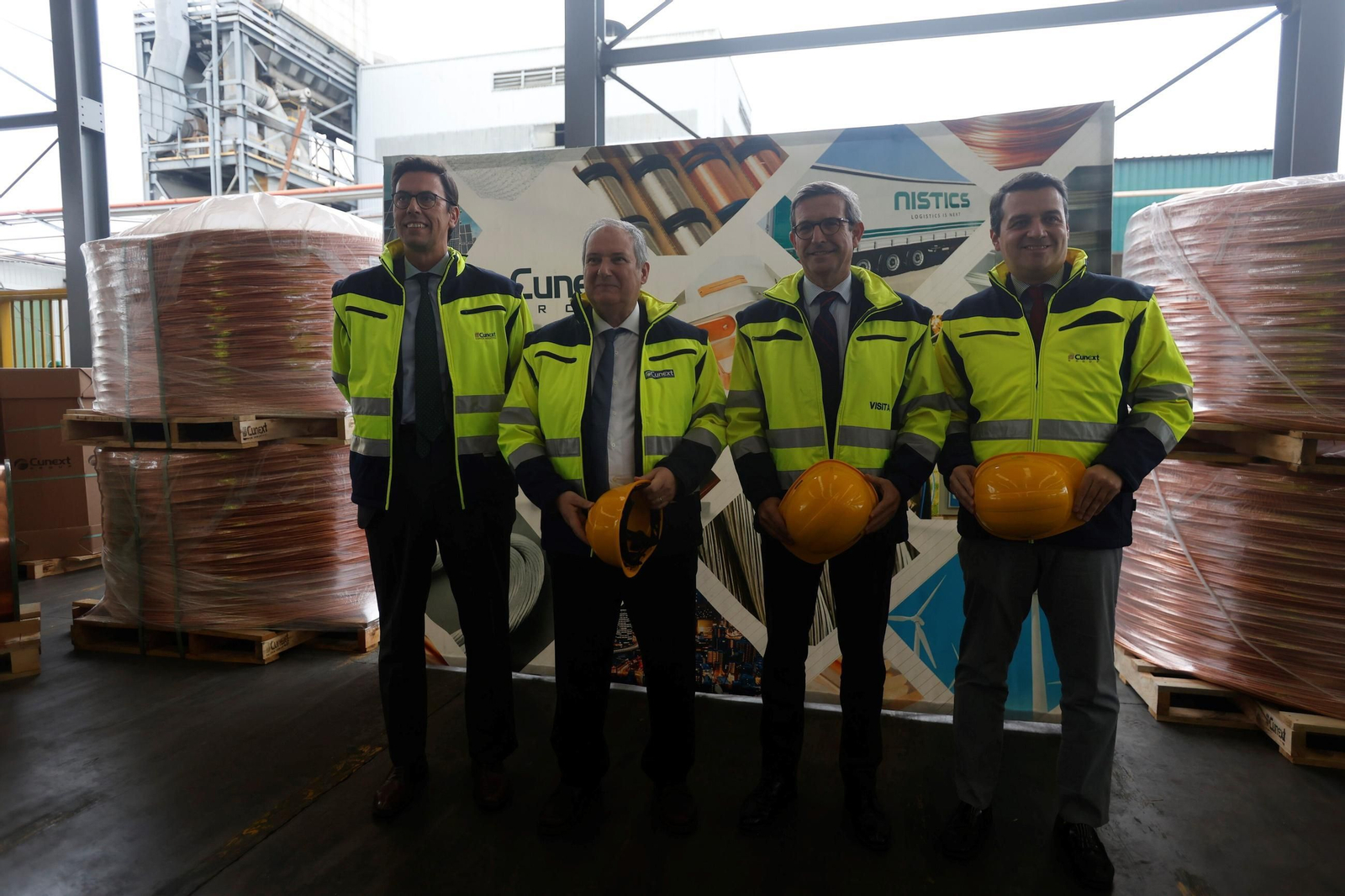 La visita del ministro de Industria a la fábrica de Cunext en Córdoba, en imágenes