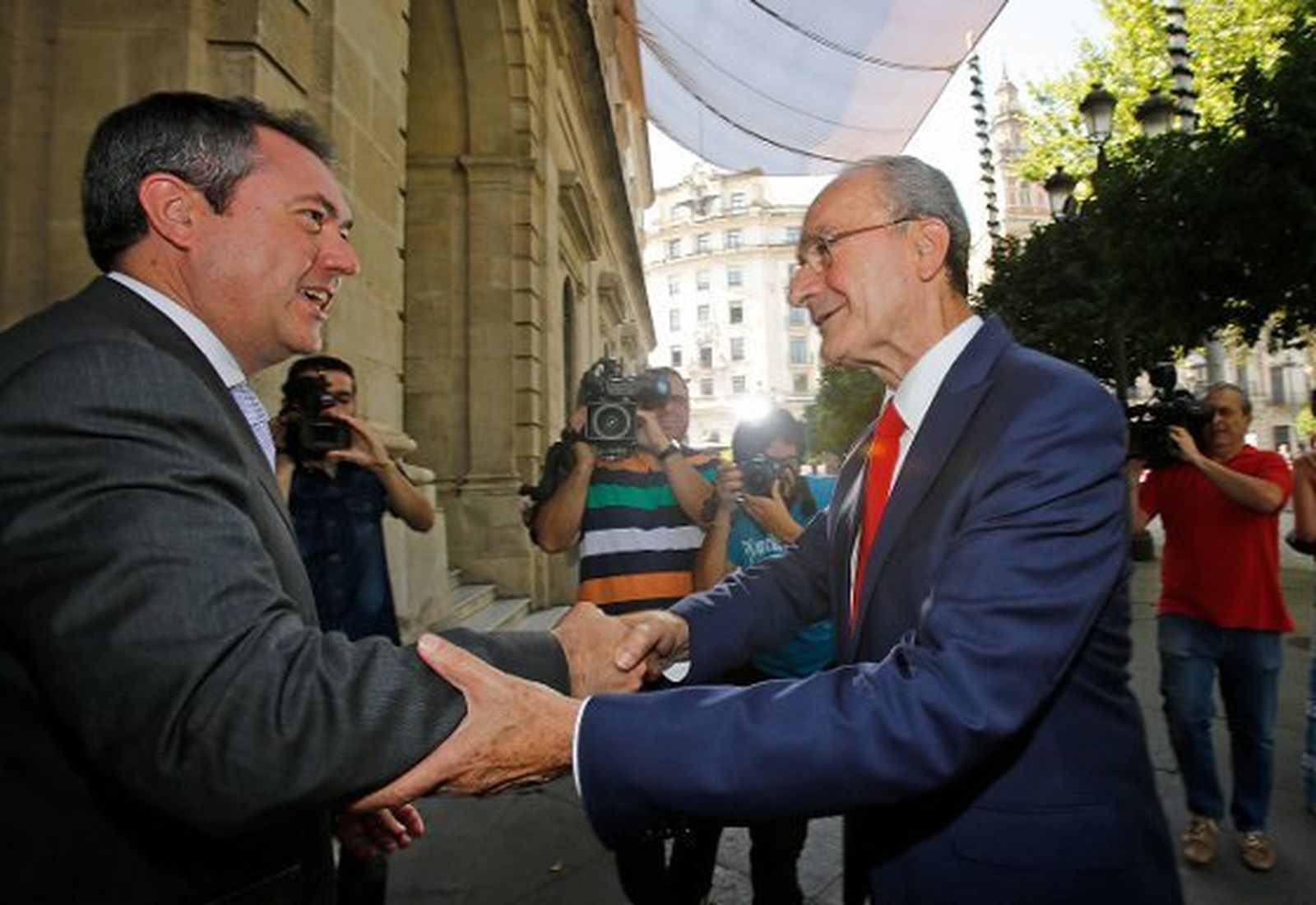El alcalde de Málaga lamenta que el "fuerte centralismo" de la Junta ha dificultado las alianzas con Sevilla