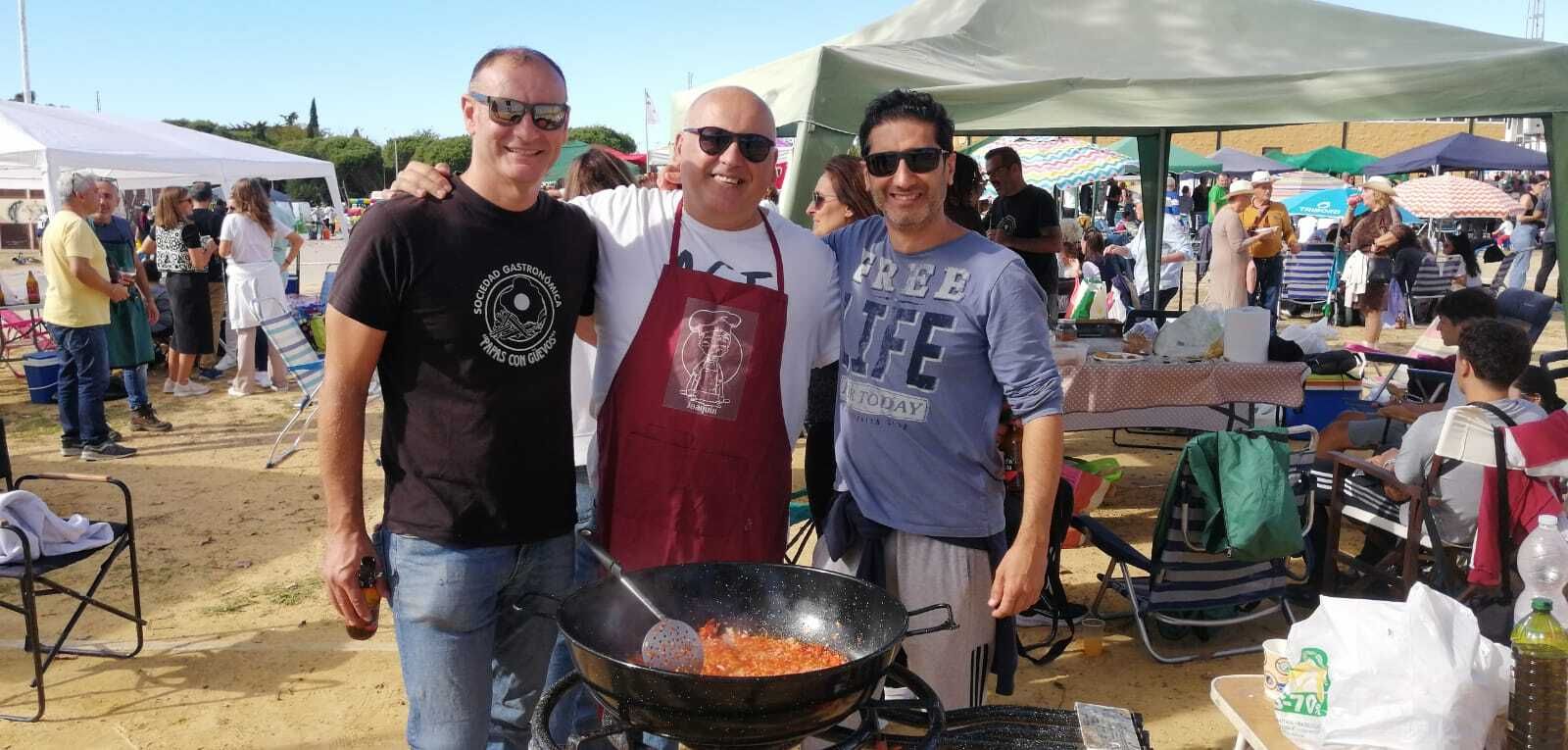 Búscate en el concurso de paellas de Puerto Real