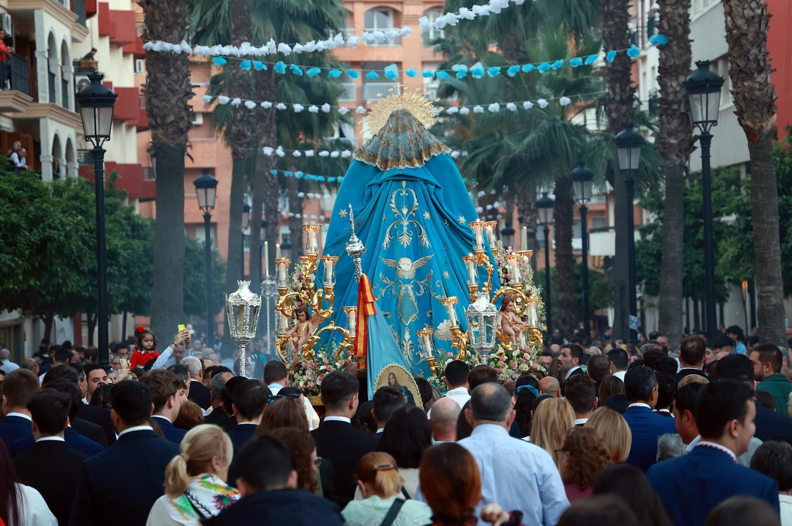 Imágenes del sábado 13 de abril en Huelva