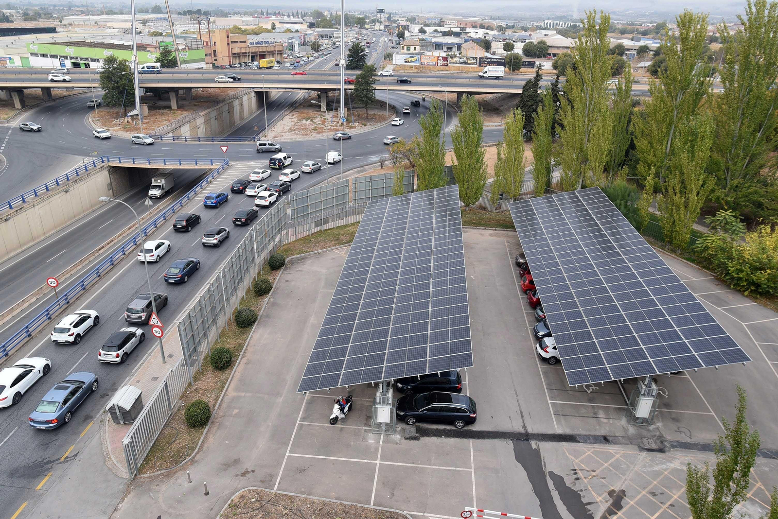 Placas fotovoltaicas en el CIE de Diputación de Granada