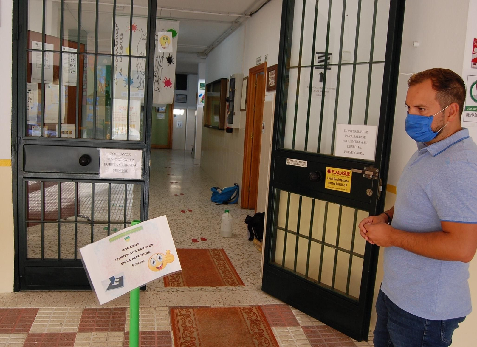 Pérez Cumbre comprueba los trabajos realizados en el colegio Juan González.