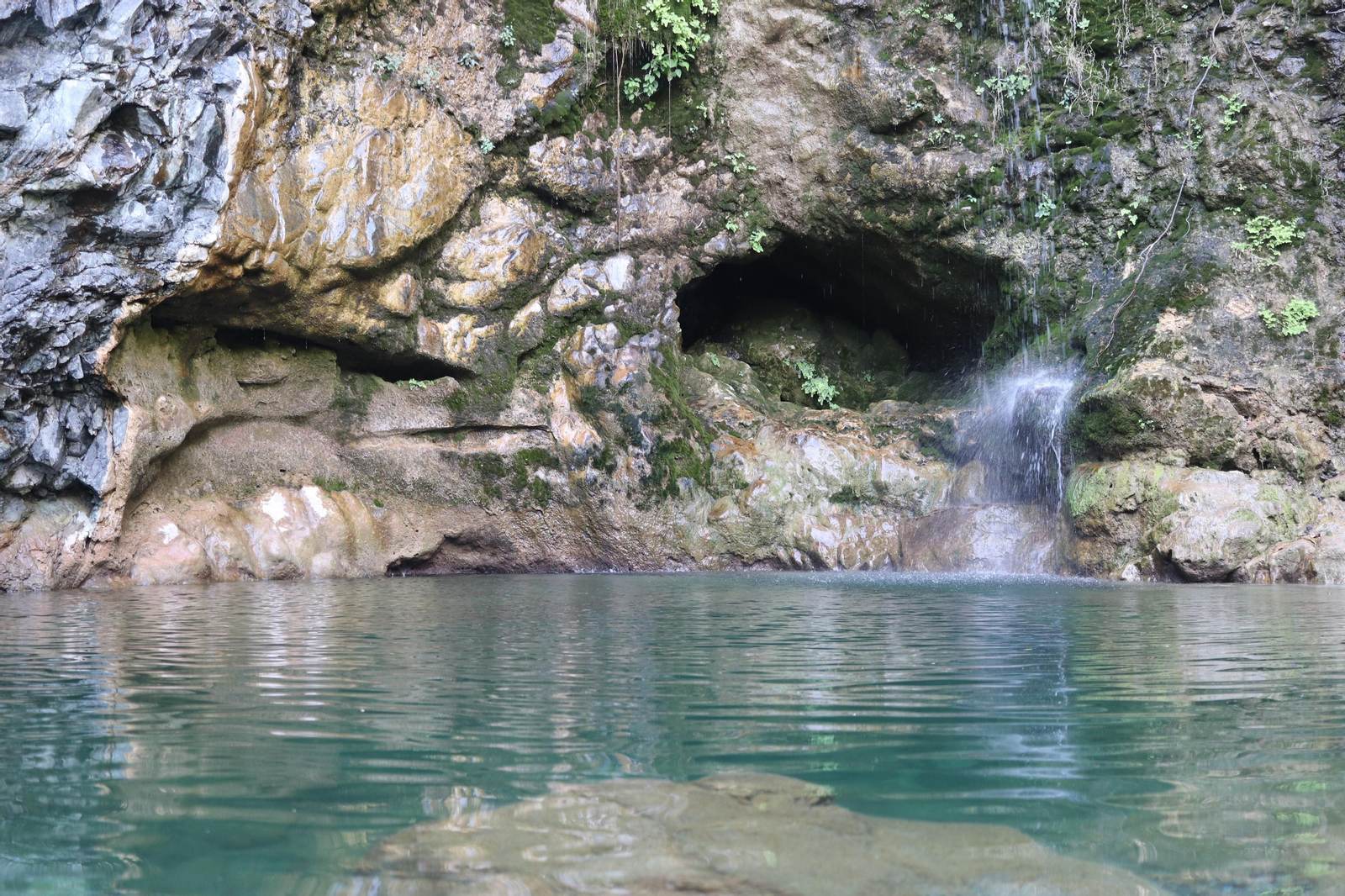Así lucen Jorox, su entorno y su cascada, un oasis en Málaga para el caluroso verano de Andalucía