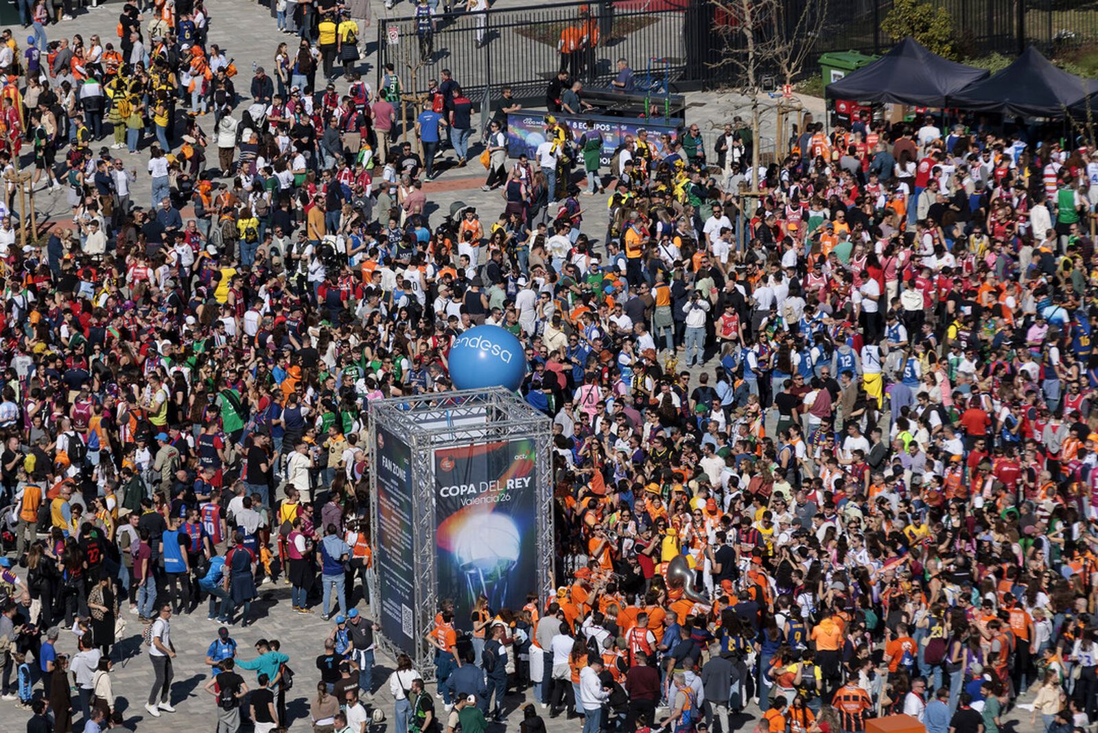 Las fotos del encuentro de aficiones de la Copa del Rey de Valencia