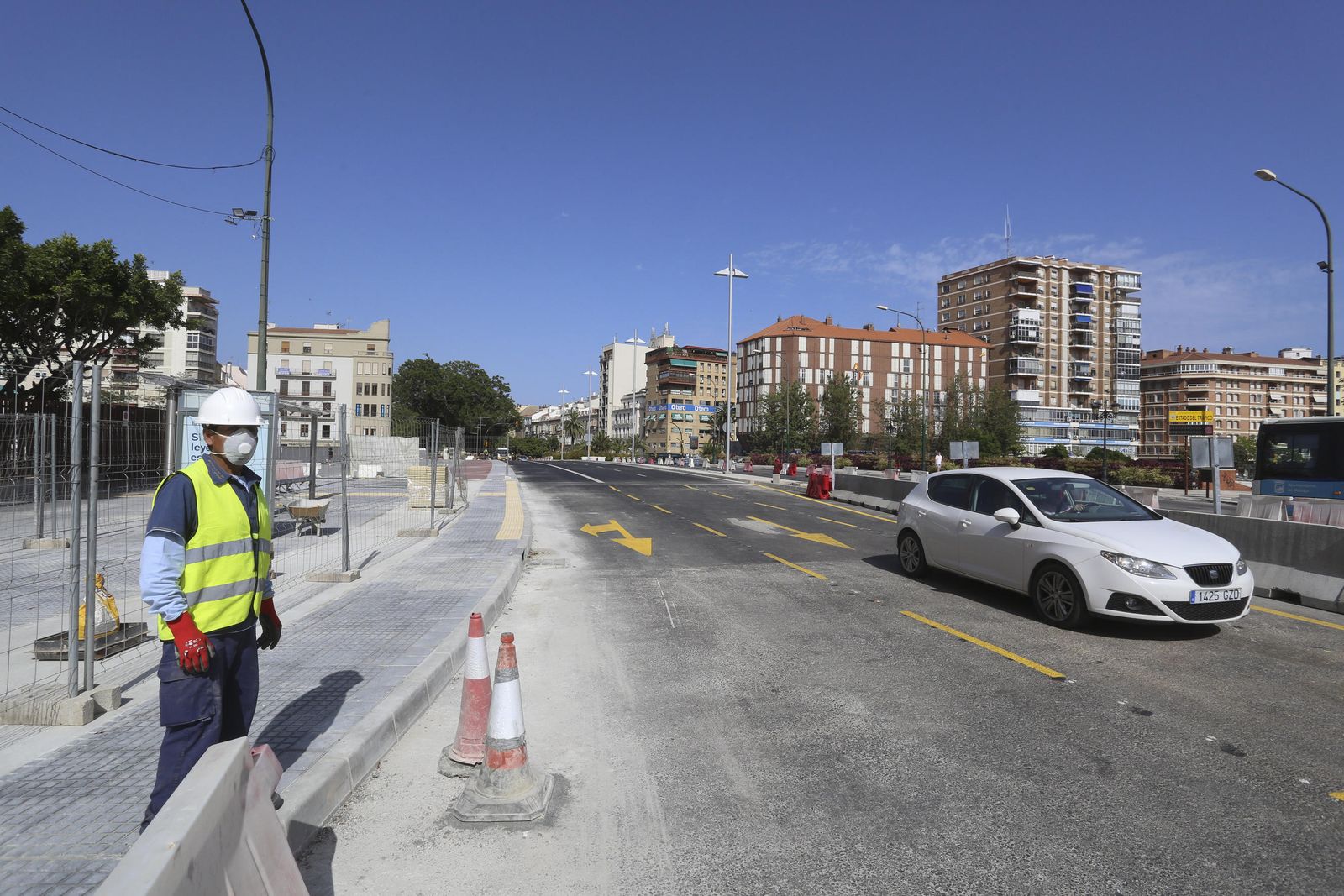 El puente de Tetuán abre al tráfico tras casi 5 años cerrado por las obras del Metro de Málaga.