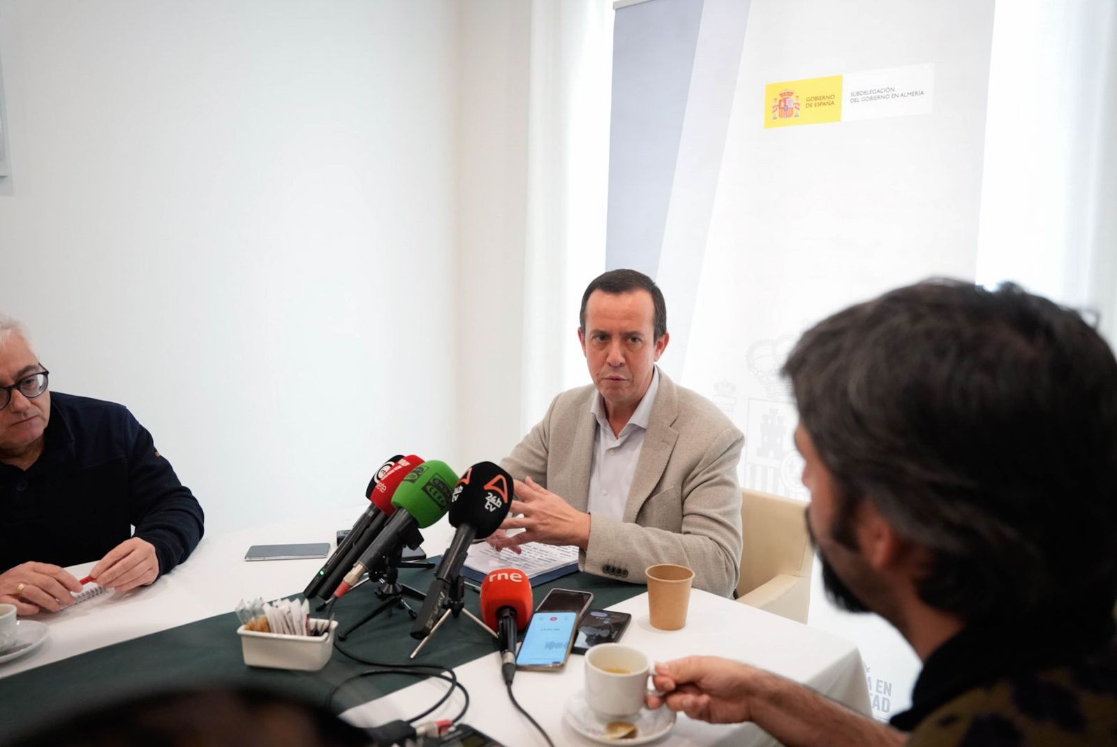 El subdelegado del Gobierno ha atendido a la prensa en un desayuno informativo.