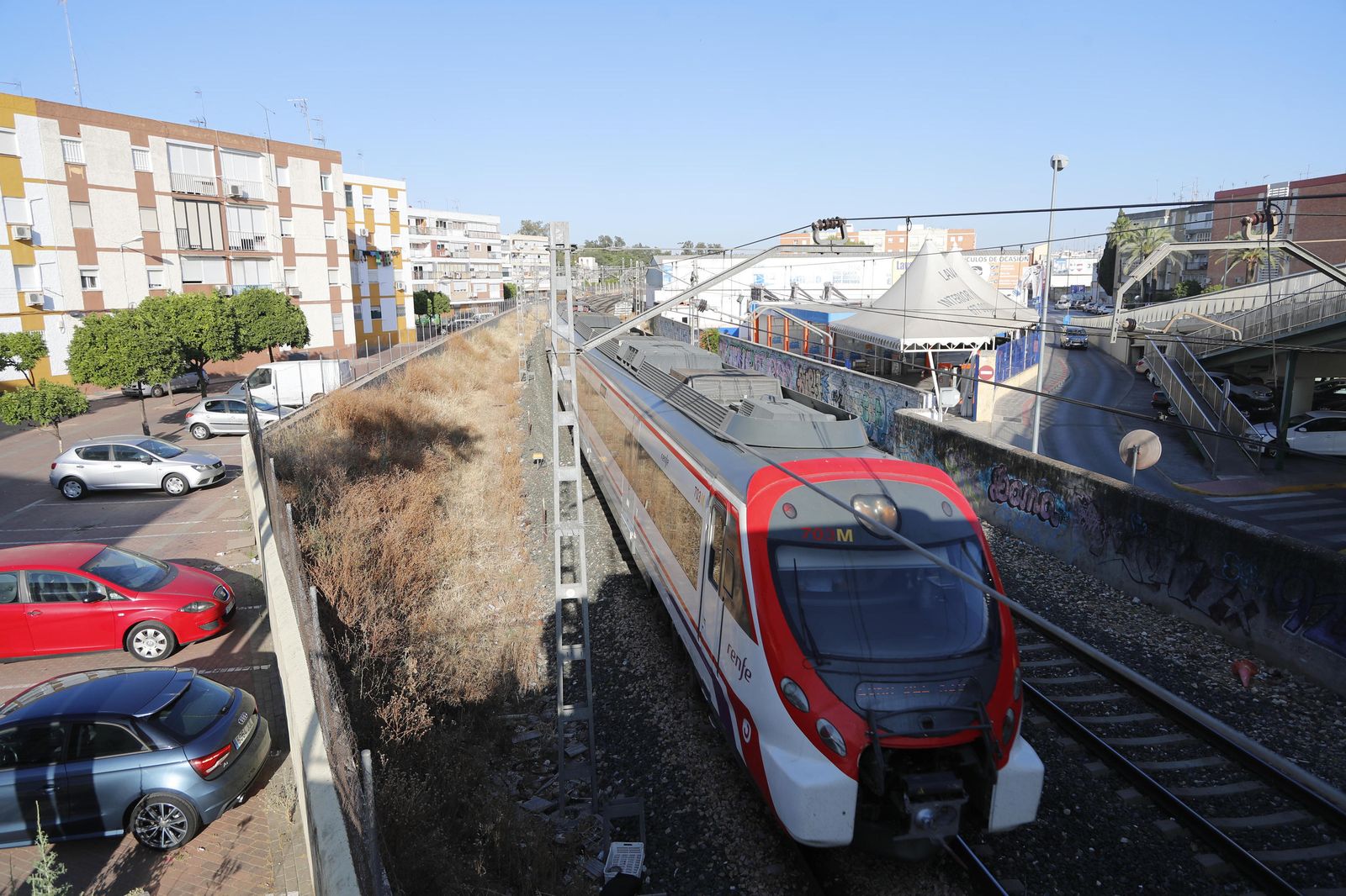 Paso del tren por Dos Hermanas.