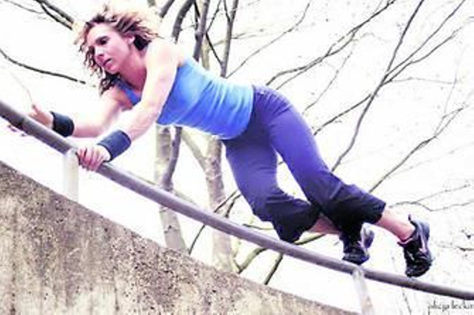 El Parkour consiste en desplazarse entre dos puntos de la manera más fluida, usando las habilidades del cuerpo.