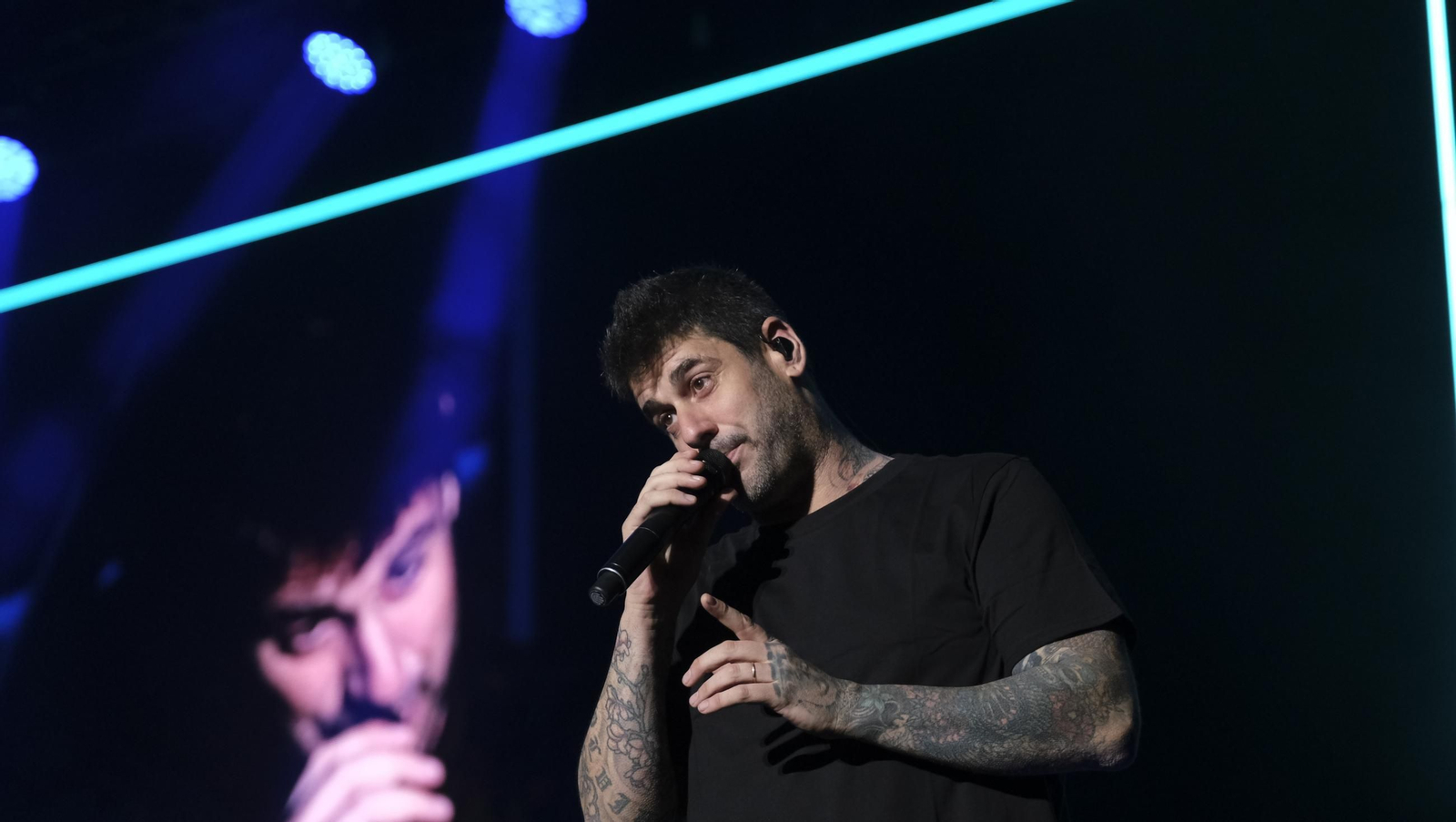 El concierto de Melendi llena de fans la Plaza de Toros de Almería, en imágenes