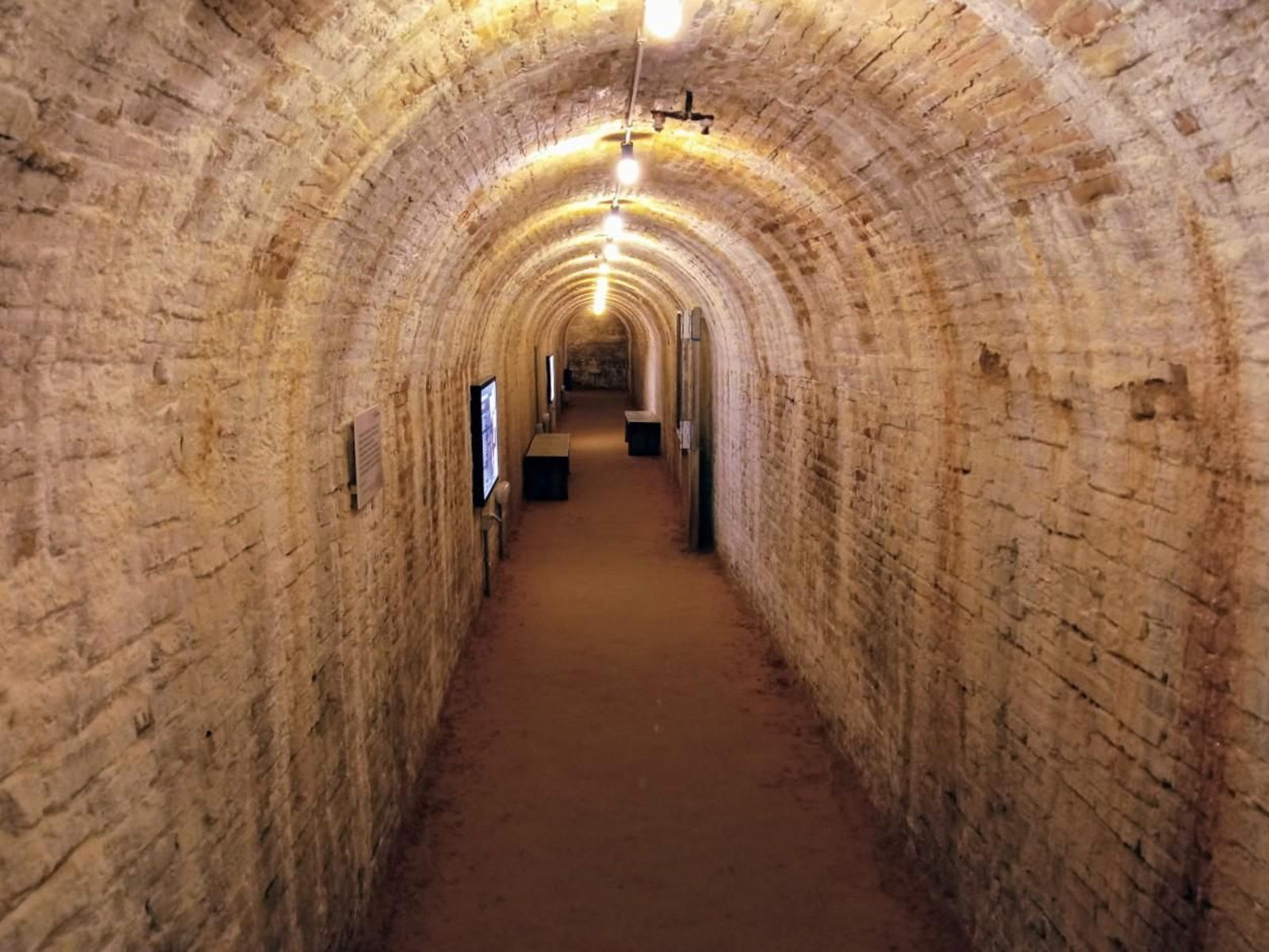 El refugio antiaéreo cuenta con 56,70 metros de longitud.