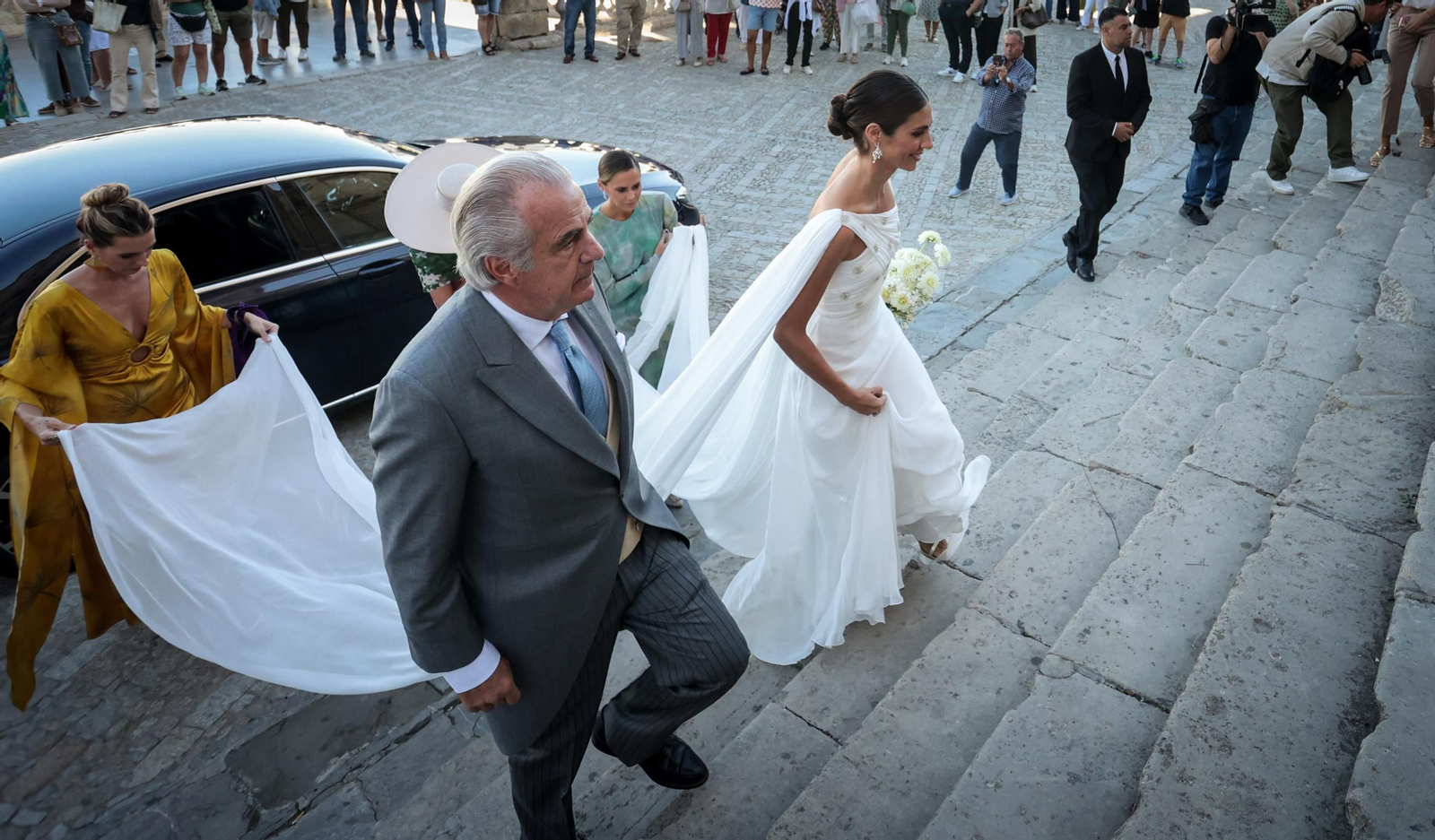 Imágenes de los asistentes a la boda de Ana Cristina Portillo Domecq en la Catedral de Jerez Imágenes de los asistentes a la boda de Ana Cristina Portillo Domecq en la Catedral de Jerez