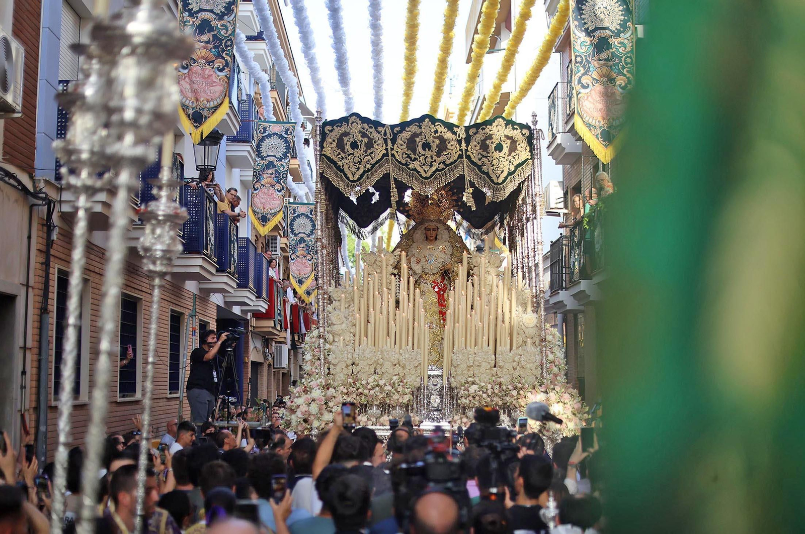 Imágenes de la procesión extraordinaria de la Virgen de la Esperanza por las calles de Huelva
