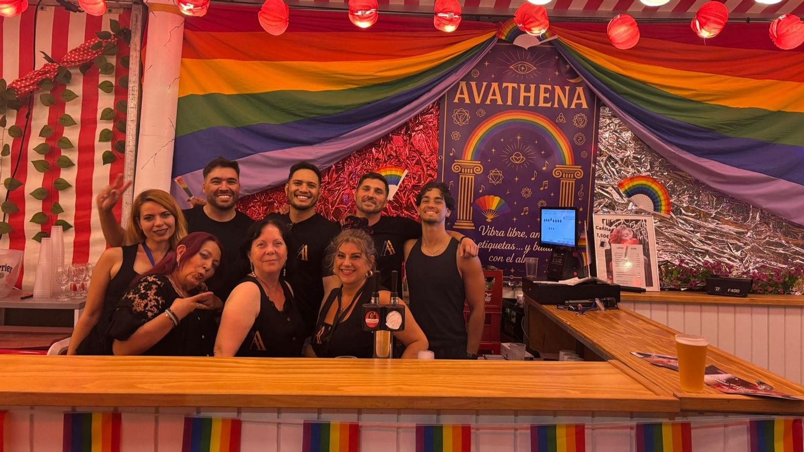 Equipo de la caseta inclusiva Avathena, en la Feria del Carmen y de la Sal 2025, en San Fernando