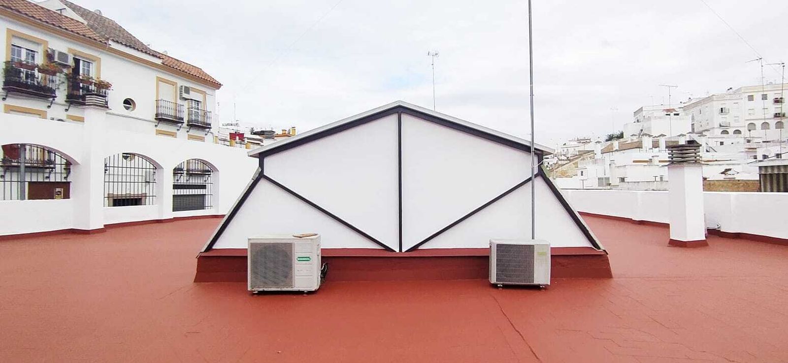 Parte de la zona exterior de este centro educativo arcense.