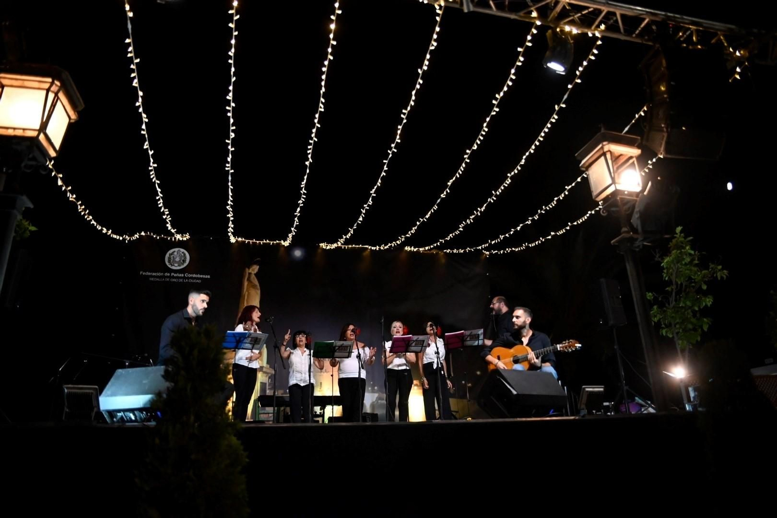 Una noche en la verbena de la Federación de Peñas Cordobesas, en imágenes