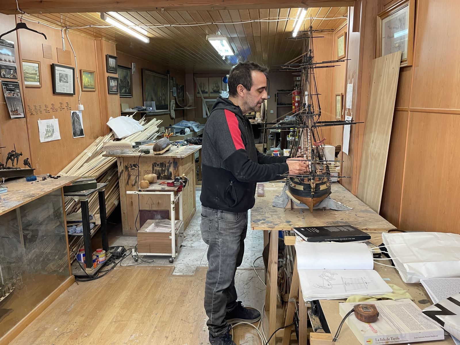 Fotos de maquetas navales construidas por Máximo Agudo.