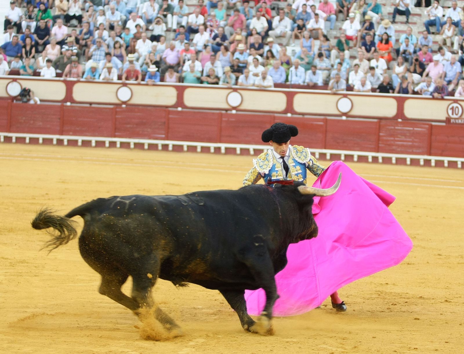 Las imágenes de la corrida de toros en El Puerto con Escribano, Morilla y Pinar