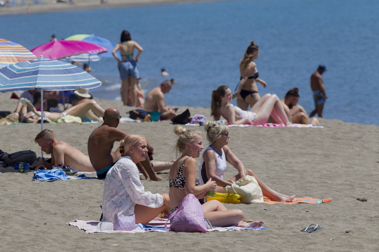 Fotos del primer domingo en las playas de Málaga tras la apertura de la movilidad