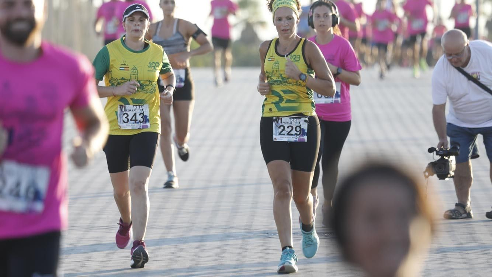 Fotos de la VI Carrera por la Mujer a beneficio de Apron