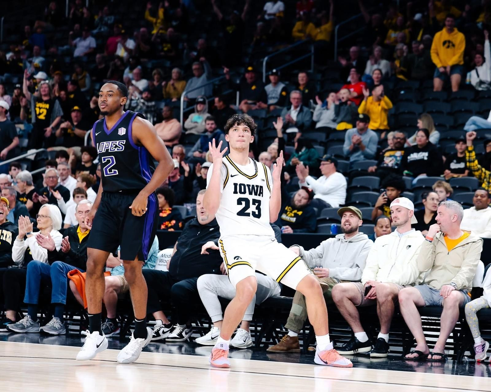 Álvaro Folgueiras y Mario Saint-Supéry, cara y cruz en la jornada NCAA