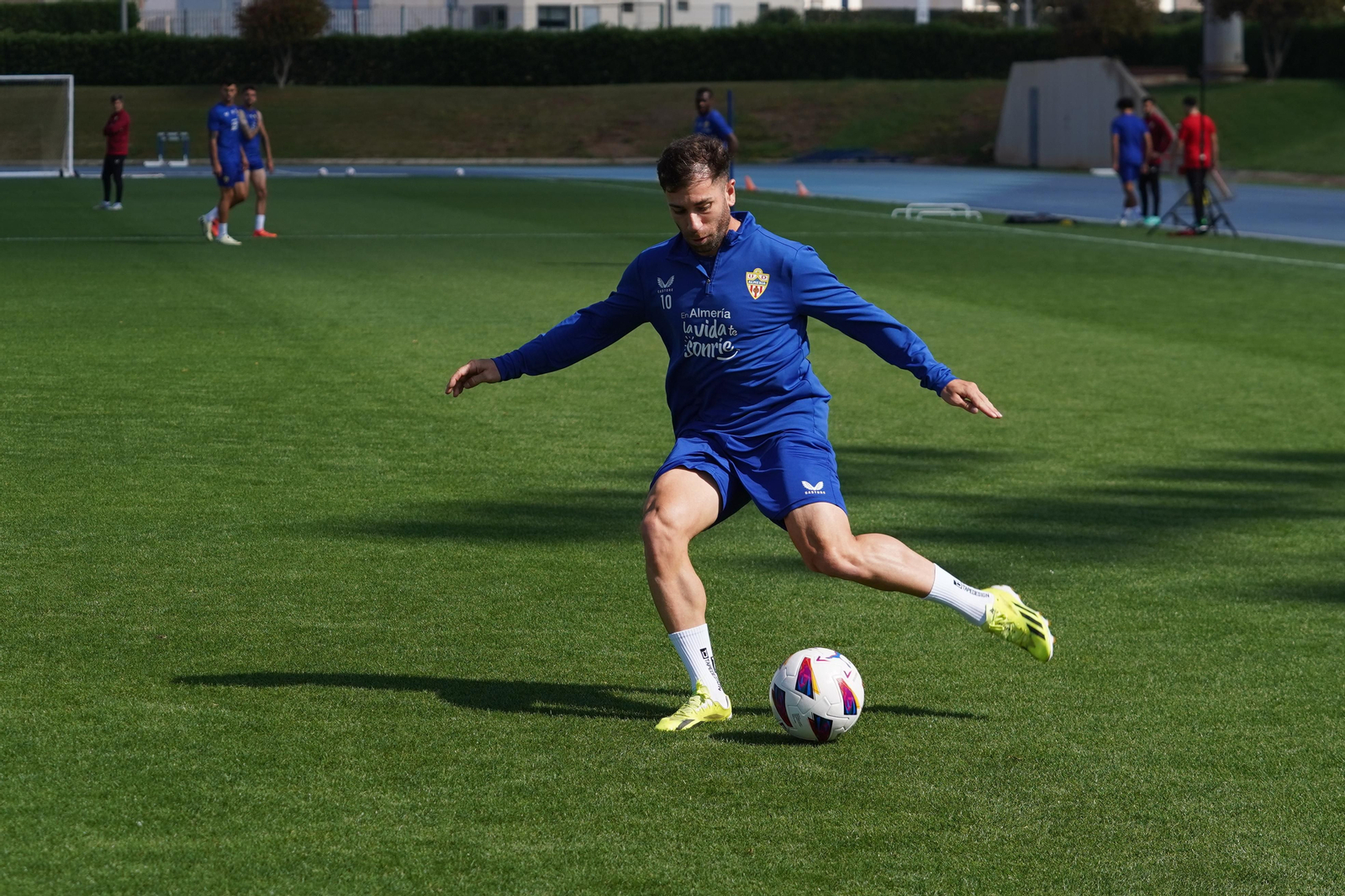 Embarba se dispone a realizar un centro en una sesión en el anexo