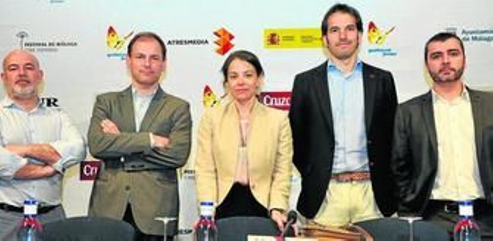 Susana de la Sierra, junto al resto de participantes, ayer, en la mesa redonda.