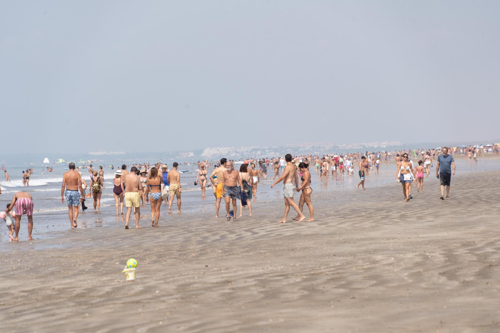El ambiente de las playas de Huelva el domingo 24 de agosto