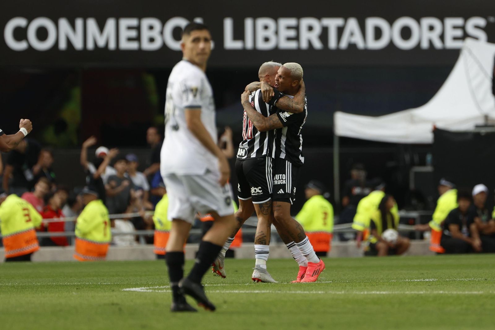 Las fotos de una final de la Libertadores histórica; Botafogo, campeón con 10, ante Atlético Mineiro