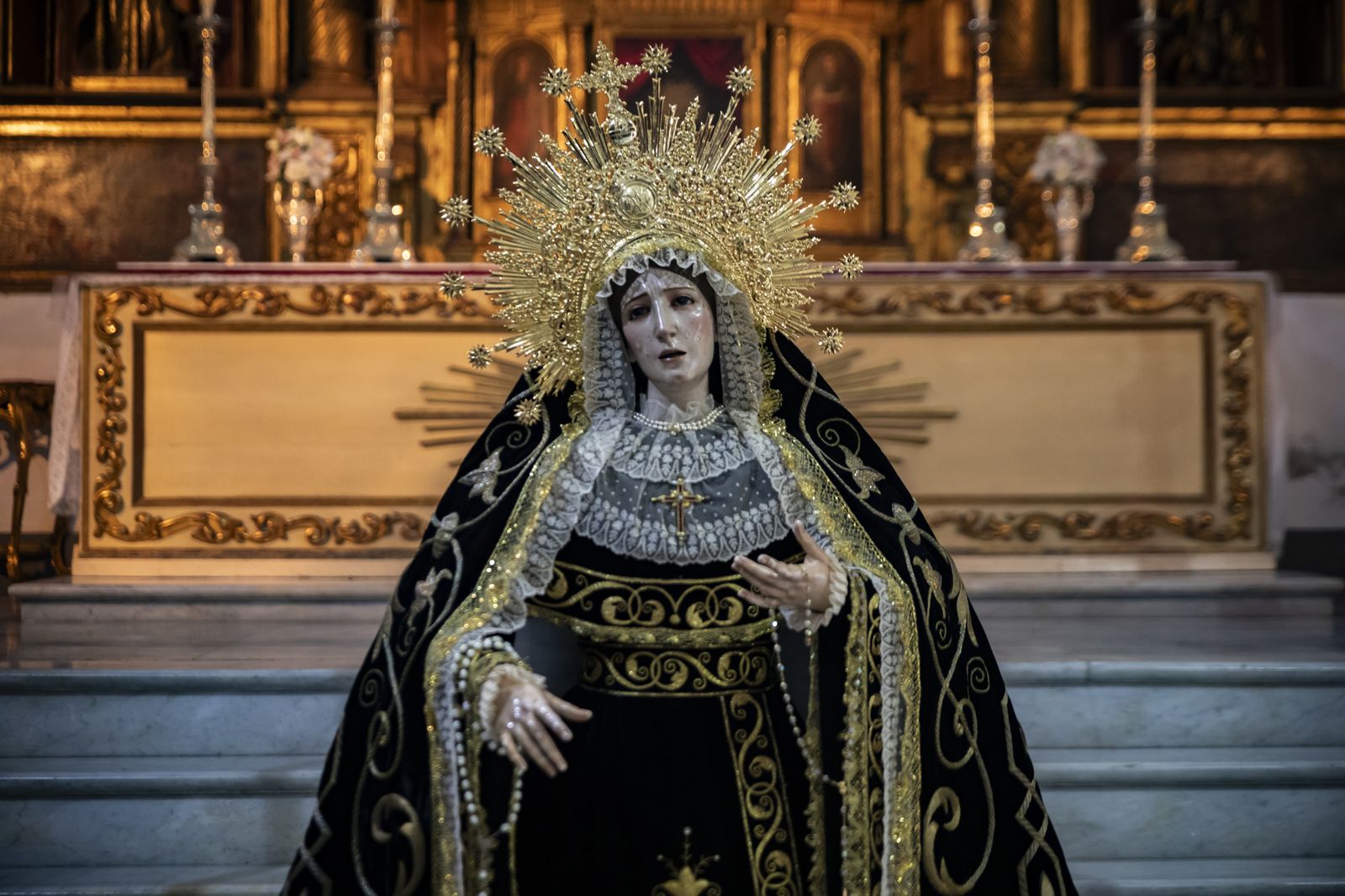 Las imágenes de los besapiés y besamanos del tercer Domingo de Cuaresma en Jerez: veneraciones del centro a los barrios