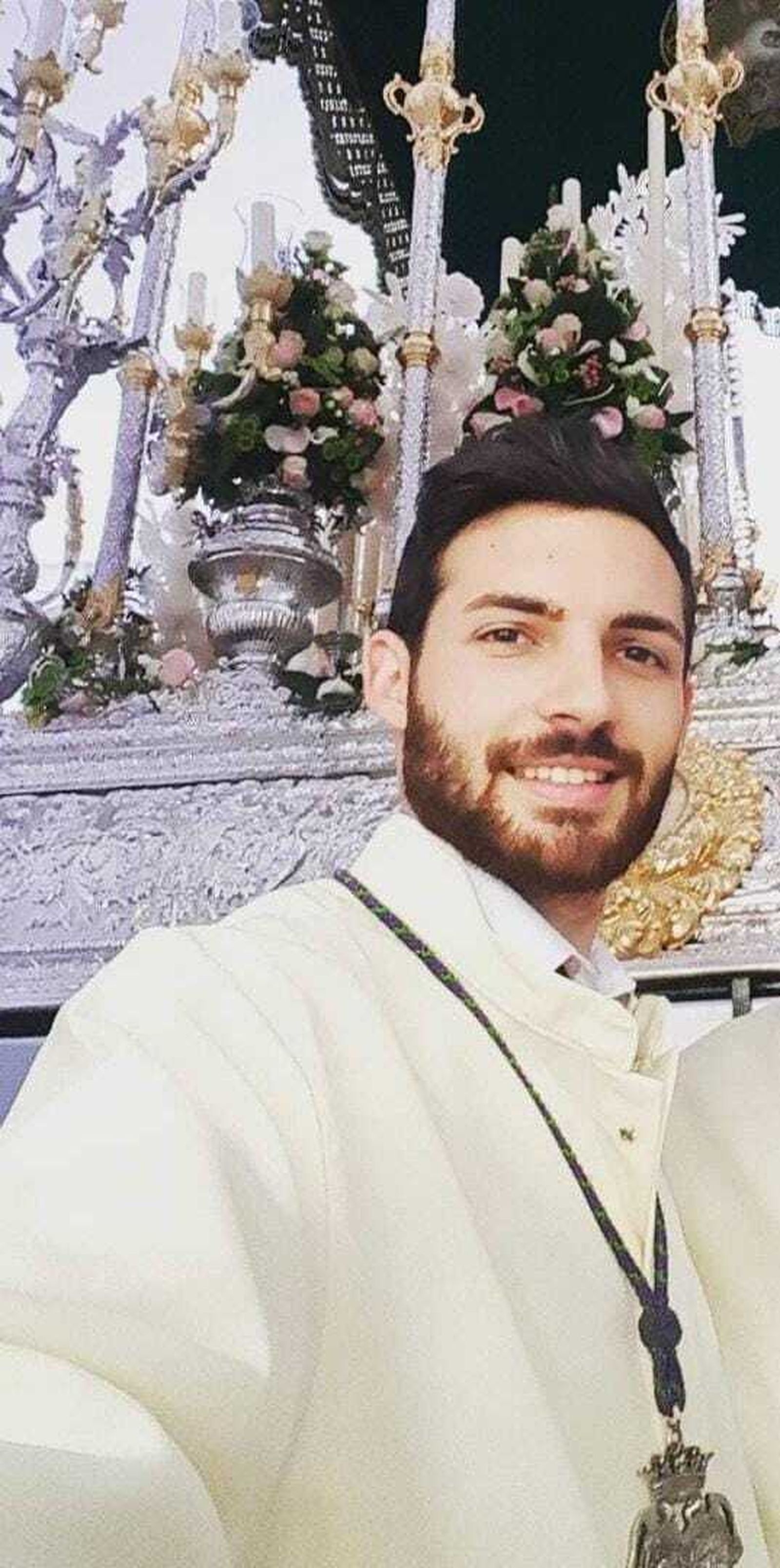 Paco Berrocal, hermano y hombre de trono de María Santísima de Nueva Esperanza.