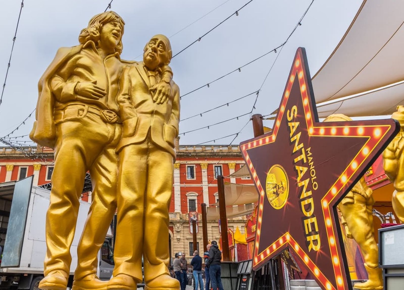 San Fernando y su plaza del Rey se preparan para dar la bienvenida al Carnaval: las imágenes