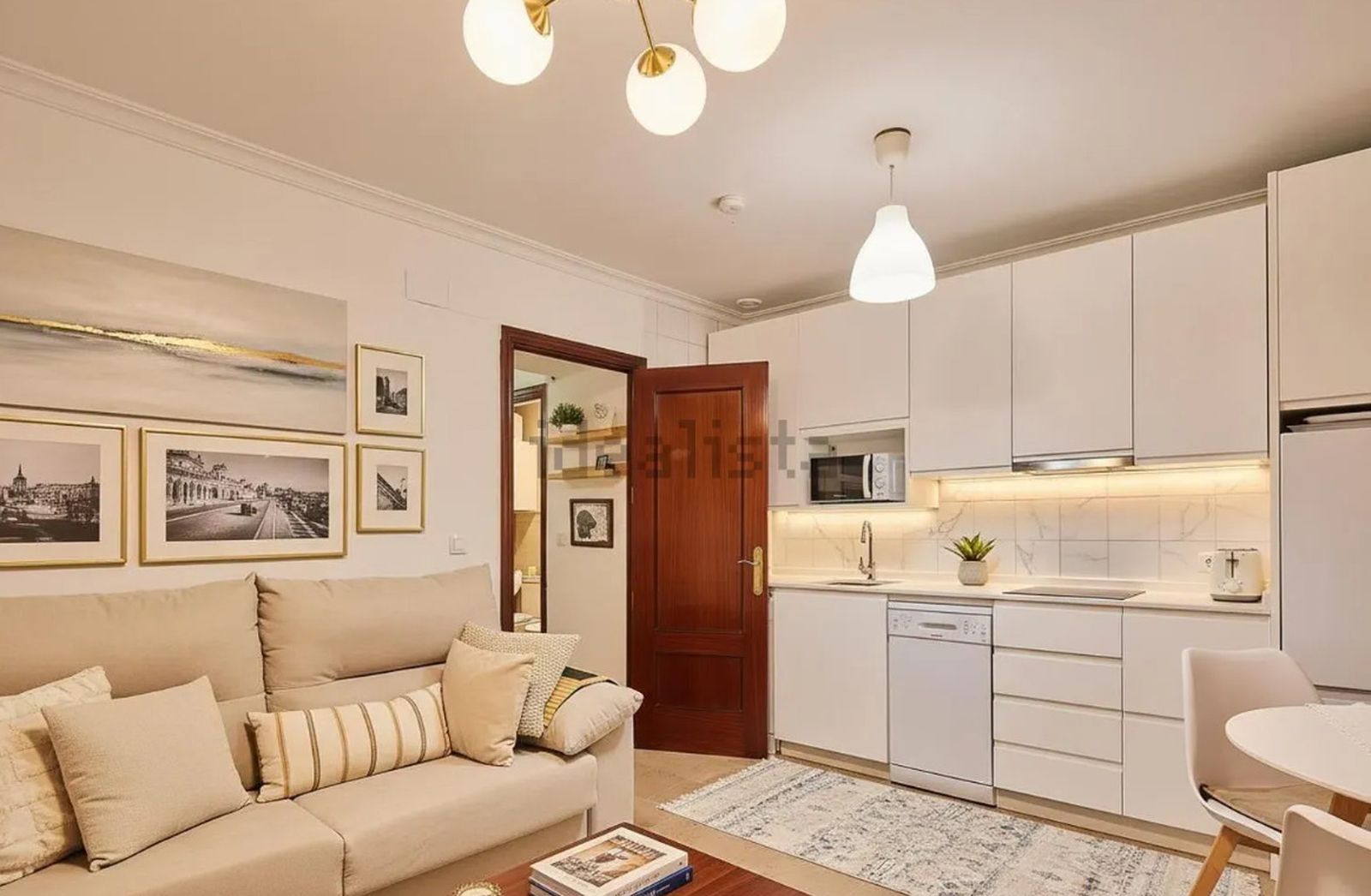 Interior de uno de los pisos que se venden por menos de 200.000 euros en Cádiz