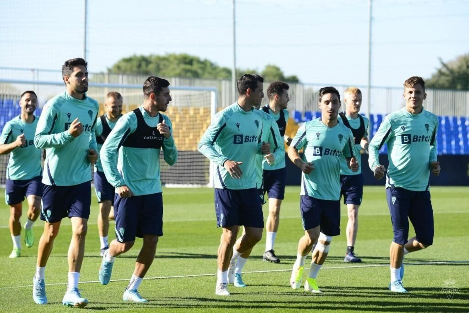 Jugadores del Cádiz en un entrenamiento.