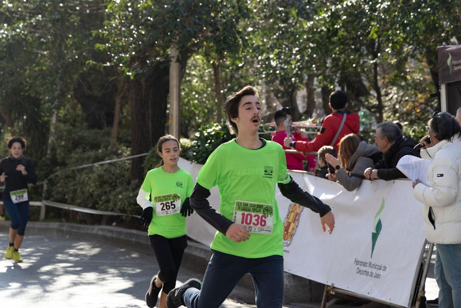 Deporte y solidaridad se unen en la IV Carrera Popular IES San Juan Bosco, en imágenes