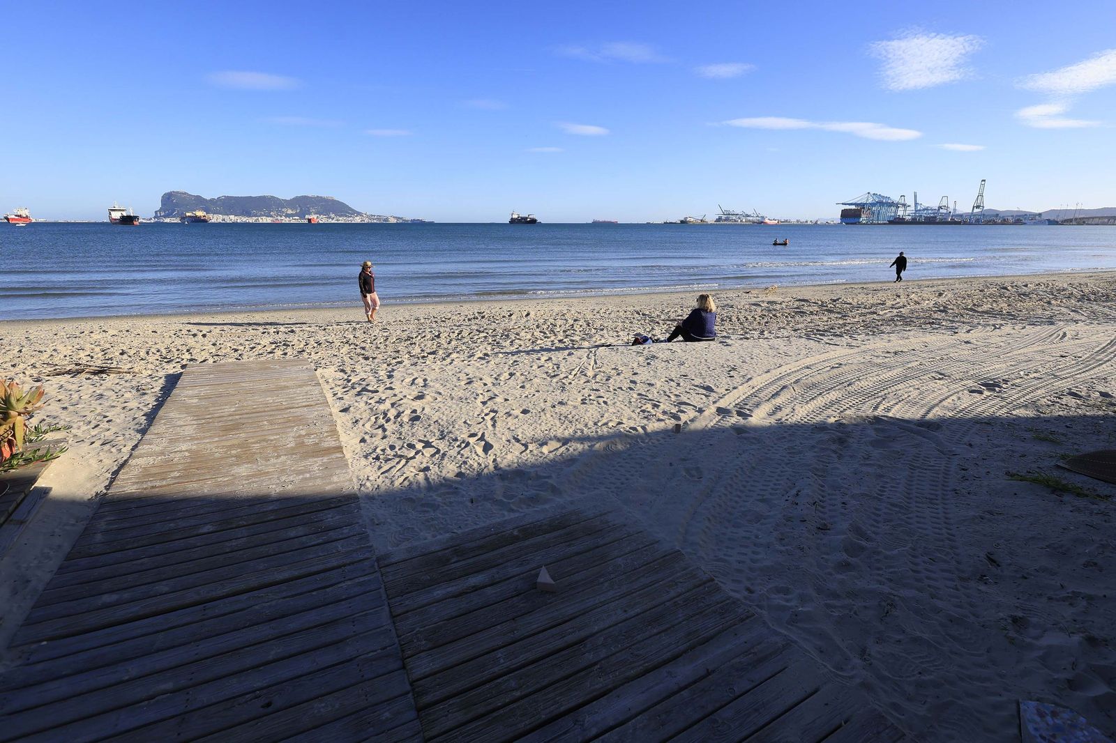 La playa del Rinconcillo de Algeciras tras la borrasca Francis, en imágenes