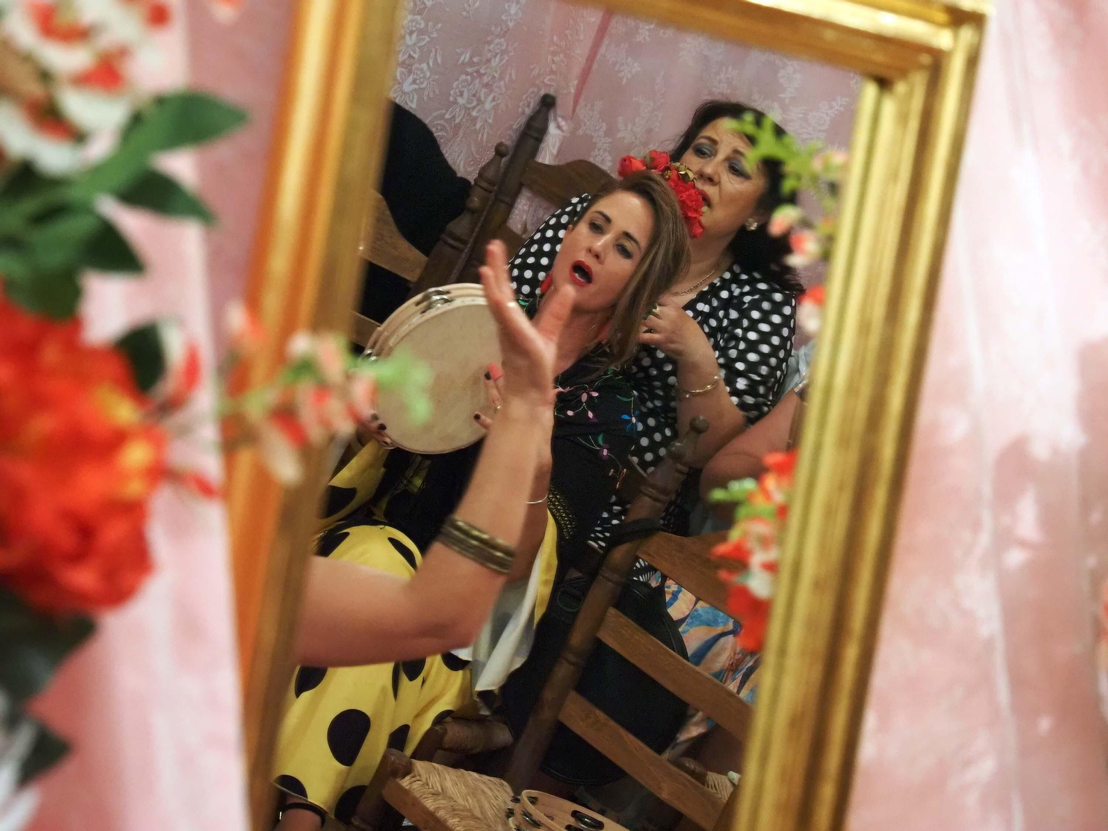 La localidad de Alosno vive con intensidad su festividad de las Cruces de Mayo.