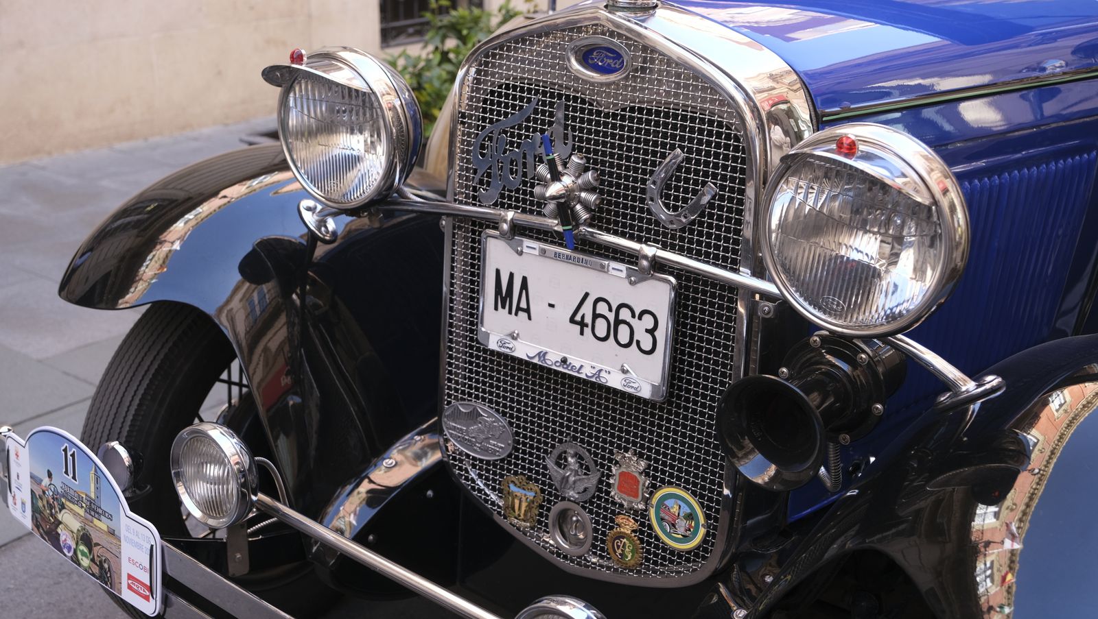 La 33 Ruta de Automóviles Antiguos toma las calles de Almería