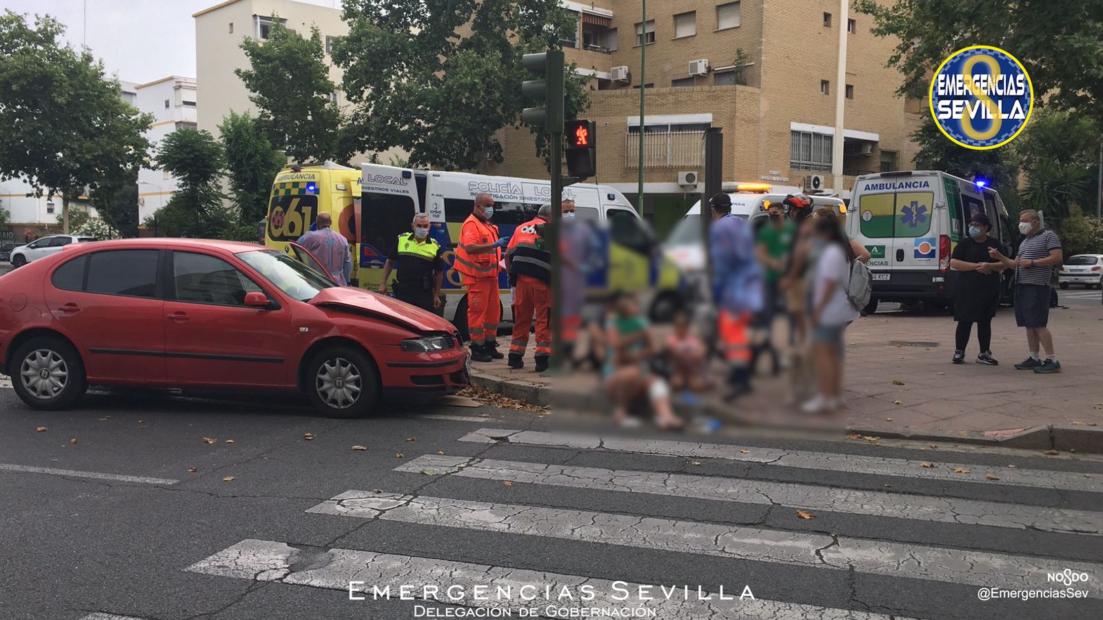 Diez heridos leves tras la colisión de una ambulancia con un turismo