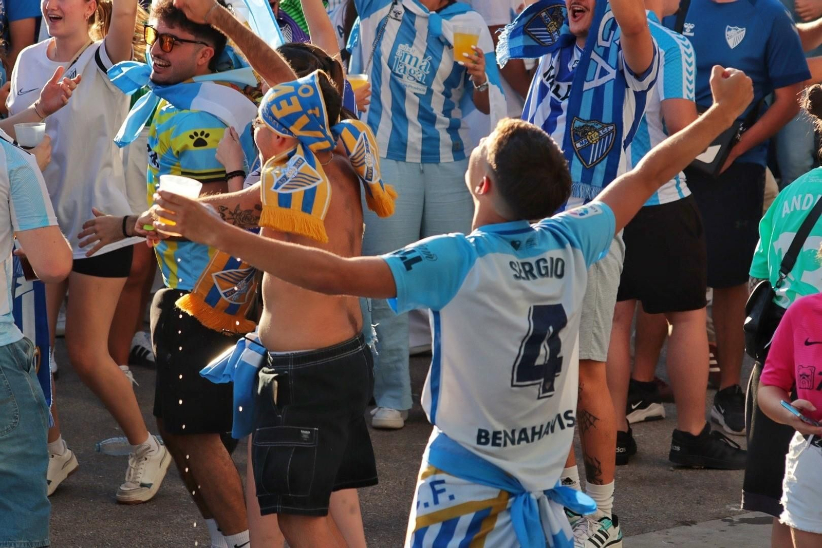 La madrugada interminable con la que Málaga celebró el ascenso