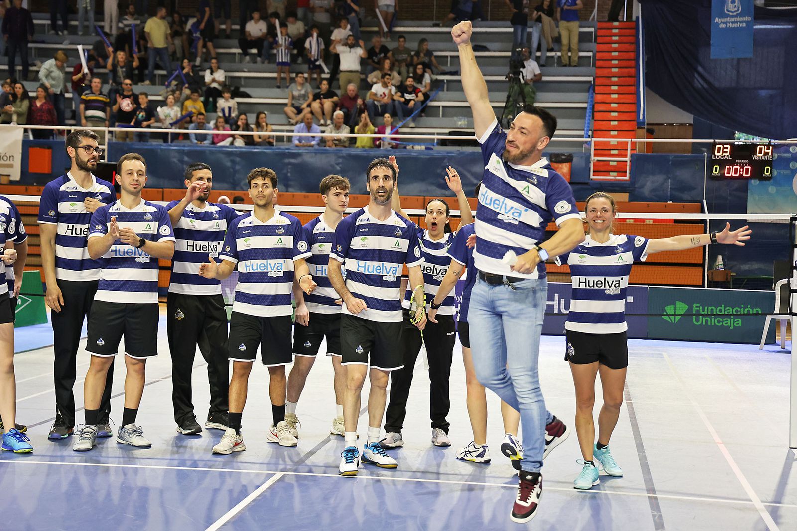 Imágenes de la final de liga de bádminton entre el IES La Orden y La RInconada