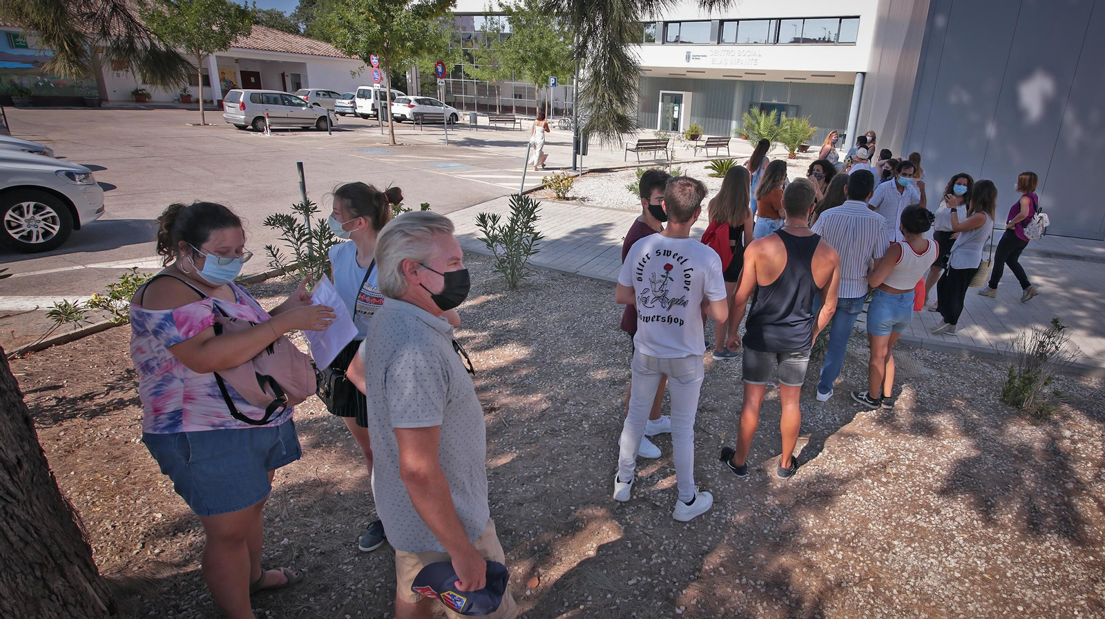 Masiva afluencia para el casting de una serie que se rodará en Andalucía Masiva afluencia para el casting de una serie que se rodará en Andalucía