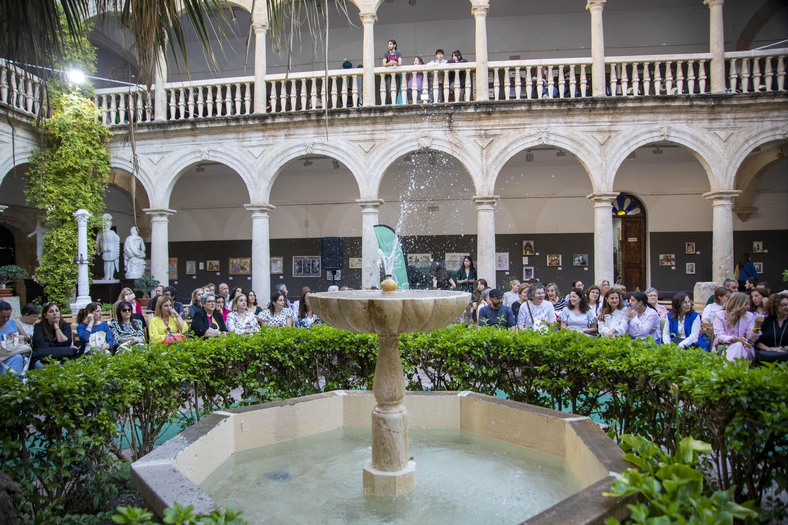 Mucho x Vivir de la Asociación del Cáncer en la Escuela de Artes de Almería