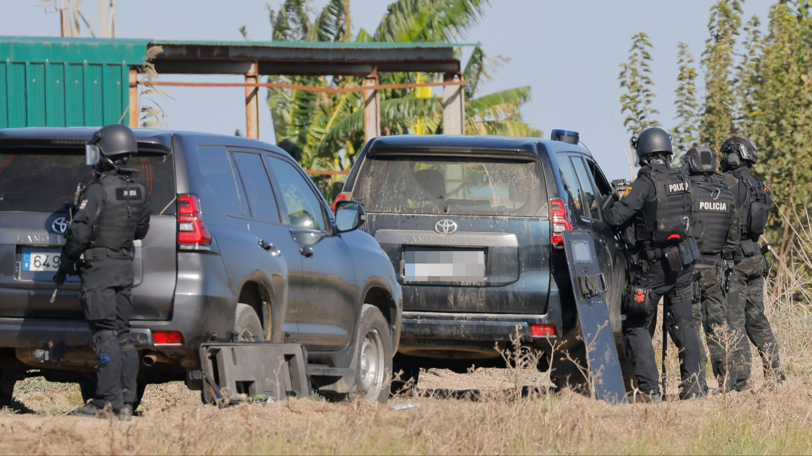 Prosigue la busca de los narcos que han herido a un agente en Isla Mayor (Sevilla).