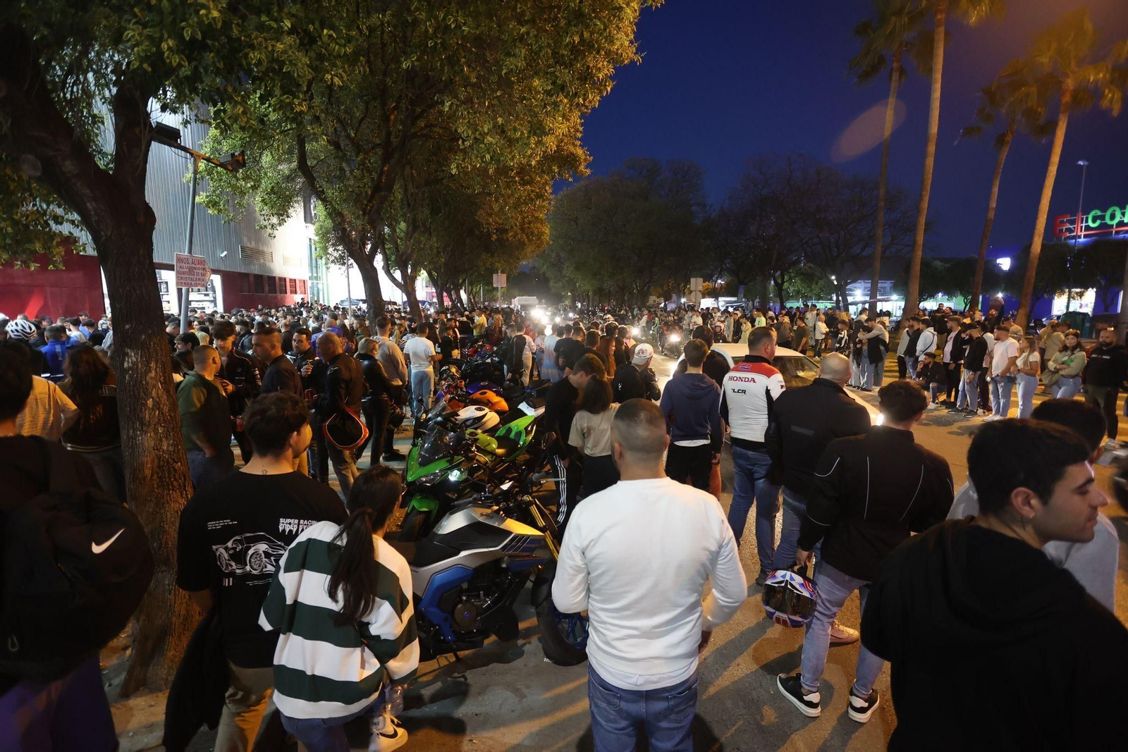 Ambiente motero en Jerez el jueves del Gran Premio de MotoGP