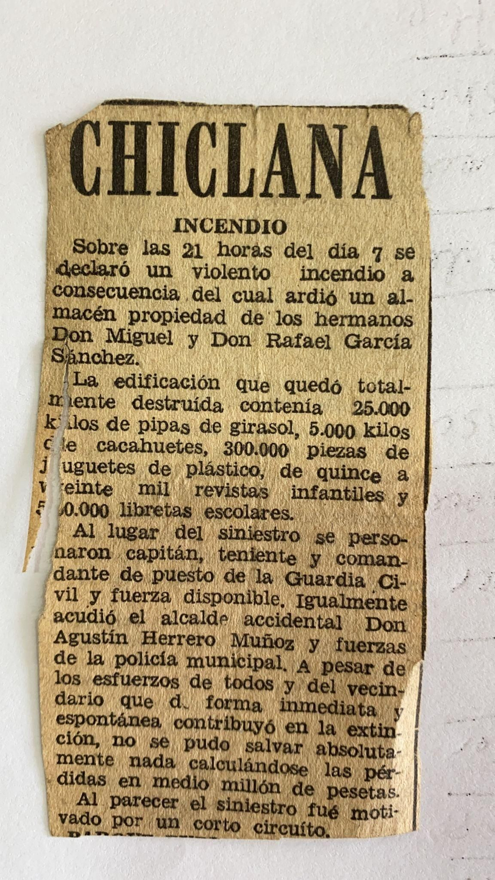 Recorte del periódico que hace referencia al incendio de la nave en el Pago de la Dehesilla.