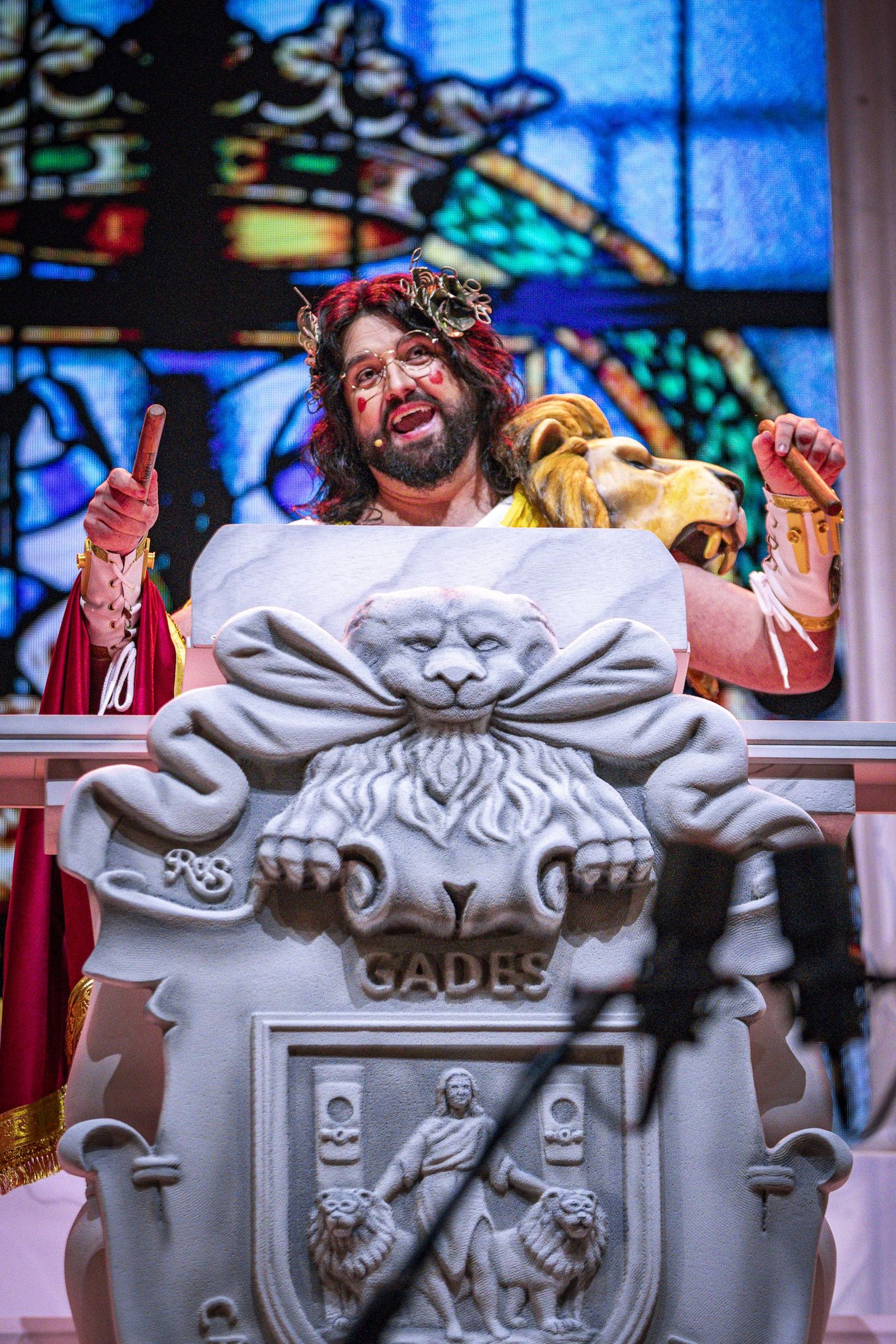 Las imágenes del pregón y la boda de Manu Sánchez en el Carnaval de Cádiz 2026