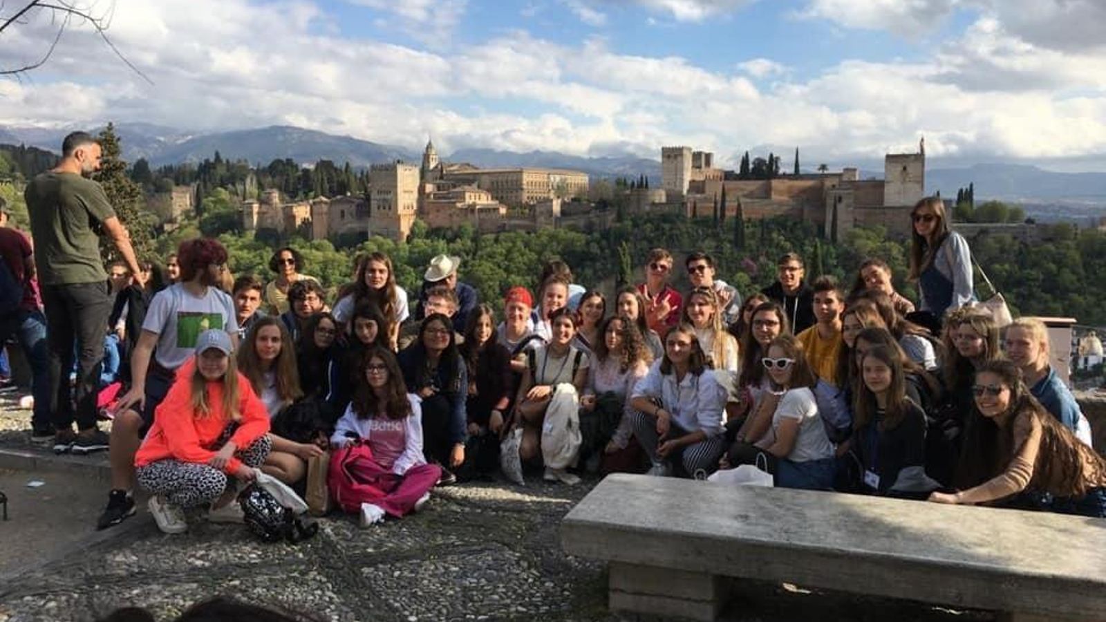 En Granada visitaron la alhambra y el barrio del Albaicín.